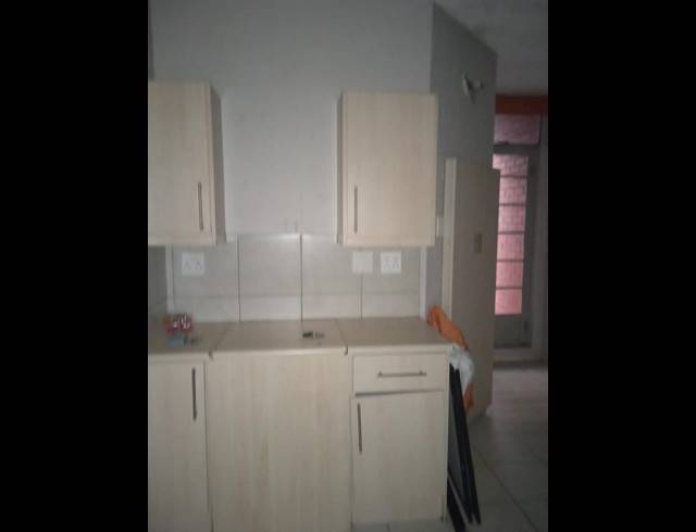 2 BEDROOM APARTMENT FOR SALE IN KEMPTON PARK CENTRAL